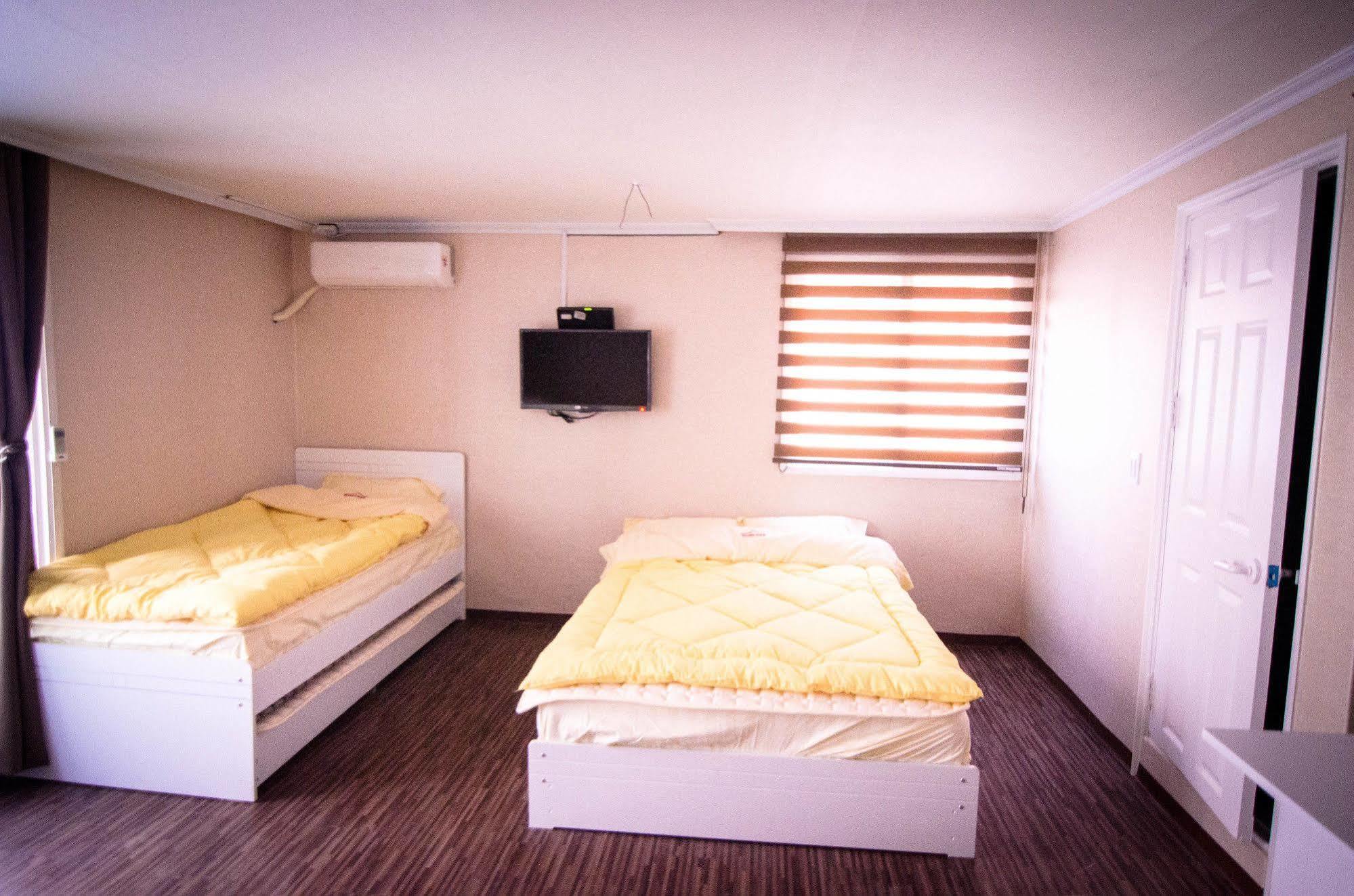 Yakorea Hostel Hongdae Seoul Exterior foto