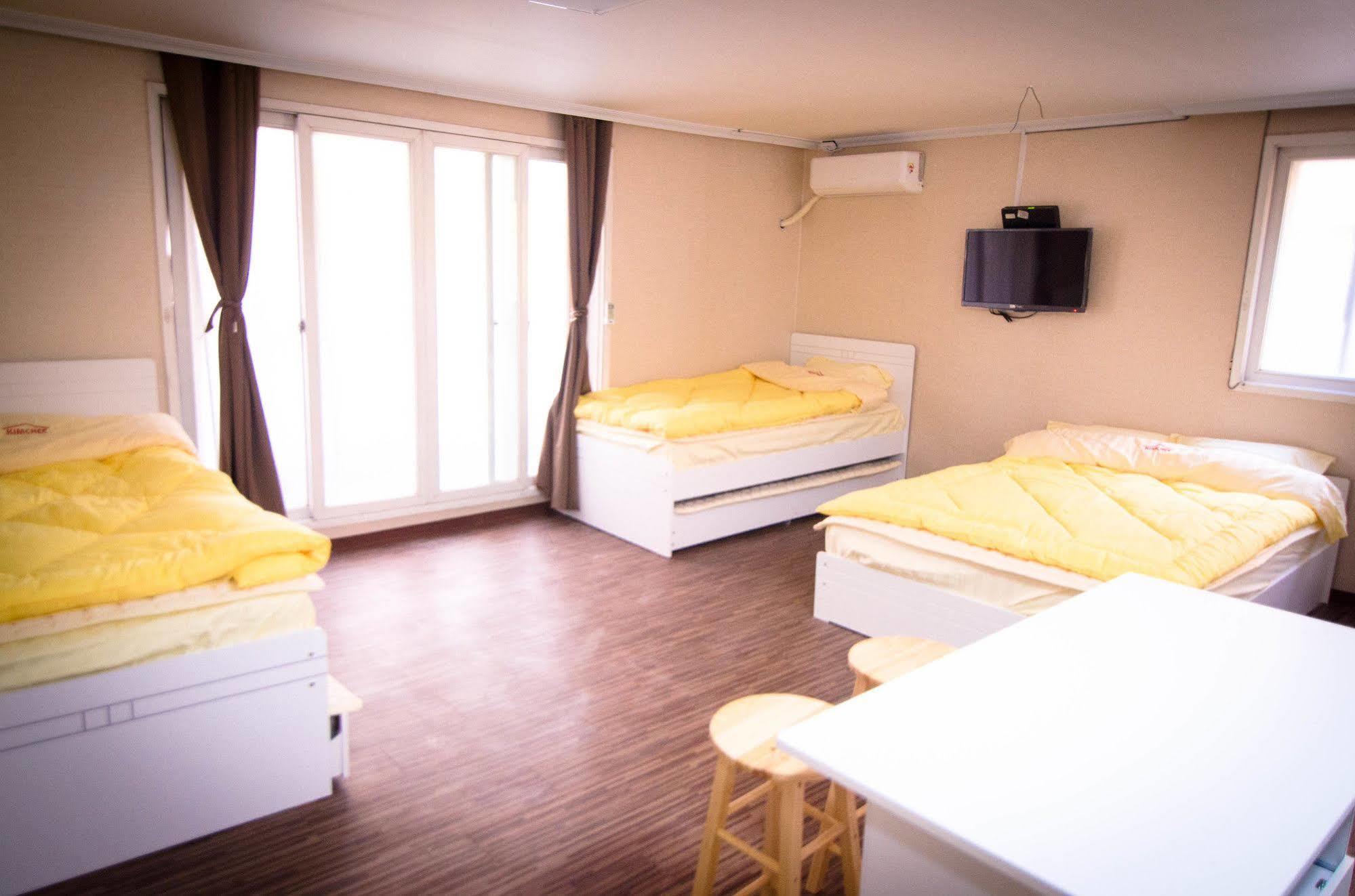 Yakorea Hostel Hongdae Seoul Exterior foto