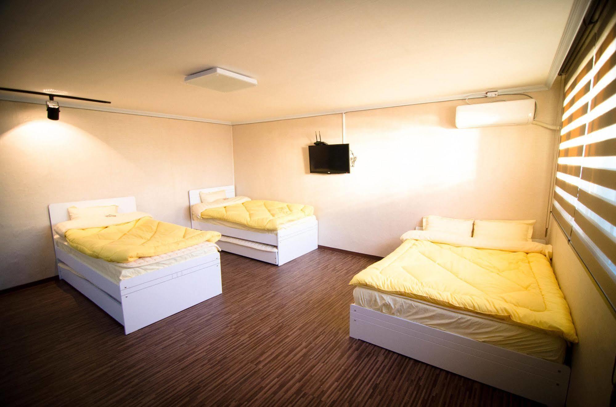 Yakorea Hostel Hongdae Seoul Exterior foto