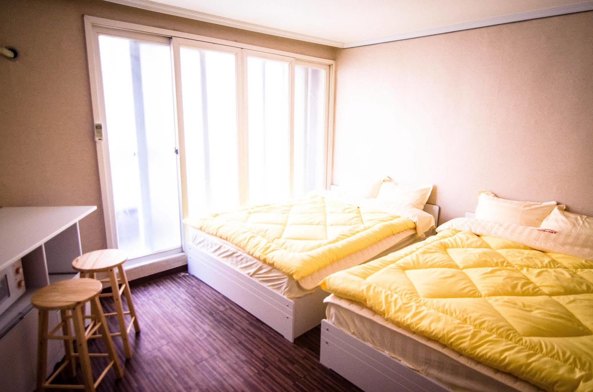 Yakorea Hostel Hongdae Seoul Exterior foto